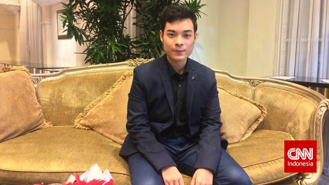 Yosep Sinudarsono patut berbangga. Dua gaunnya bahkan jadi pilihan dua selebriti dunia Malin Akerman dan Terri Seymour dalam pentas Golden Globe after party.