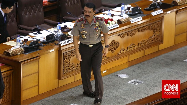 Di tengah kondisi kisruh KPK dan Polri, tim kuasa hukum Budi Gunawan berkukuh akan terus memperkarakan KPK. Calon Kapolri itu ditetapkan KPK sebagai tersangka.