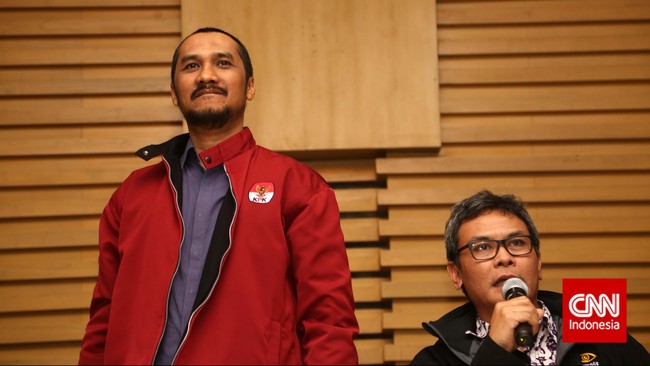 Dalam tulisan berjudul 'Rumah Kaca Abraham Samad' yang dimuat di blog, Ketua KPK Abraham Samad disebut melakukan beberapa kali pertemuan dengan PDIP.