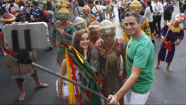 Thailand berencana mengeluarkan sistem visa baru yang bersifat multiple-entry dan berlaku selama enam bulan untuk menarik wisatawan ke dalam negeri.