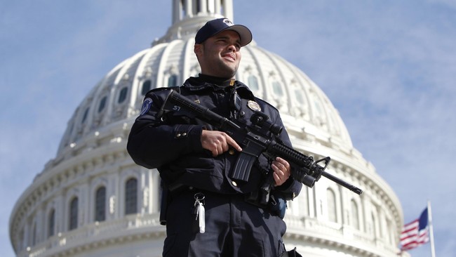 Christopher Cornell, 20 tahun, pria asal Cincinnati, Ohio, Amerika Serikat ditangkap atas tuntutan merencanakan serangan ke gedung Kongres AS, Capitol.