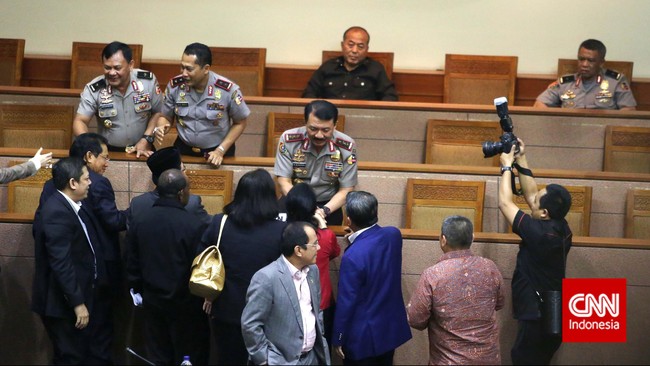 Dari kaca mata hukum, langkah melantik Komjen Budi Gunawan merupakan pilihan yang benar karena tidak mencederai konstitusi. 