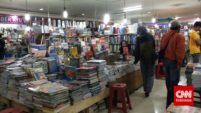 Melihat Tempat Berburu Buku Lawas nan Murah di Jakarta