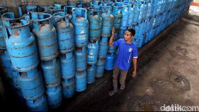 Pertamina menuding anak usahanya, Petral, kerap memainkan ongkos angkut impor gas elpiji. Tak heran kalau harga elpiji Petral lebih mahal. 