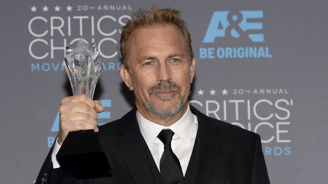 Setelah 27 tahun lamanya, Kevin Costner membongkar rahasia soal poster film The Bodyguard (1992), bahwa perempuan yang digendongnya bukan Whitney Houston.
