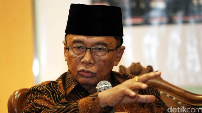 "Orang pintar banyak, tapi keputusan perlu memilih di antara pilihan. Di situ mereka bisa memberi sumbangan untuk bangsa," kata Sidarto Danusubroto.