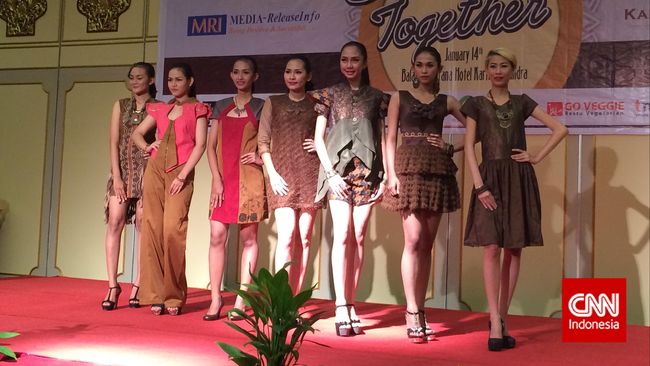 Pakaian dibuat tidak hanya untuk dipakai saja, tapi juga memiliki nilai tambah sebagai alat untuk melestarikan budaya bangsa.