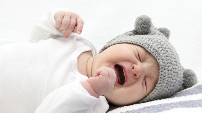 Salah satu penyebab bayi rewel dan menangis ketika berada di situasi tersebut disebabkan oleh aroma parfum yang Anda atau orang di sekitar Anda gunakan.