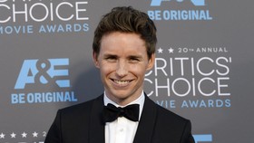 Eddie Redmayne 'Lajang' di Karpet Merah SAG Awards