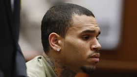 Chris Brown Merasa Jadi Monster saat Tinju Rihanna