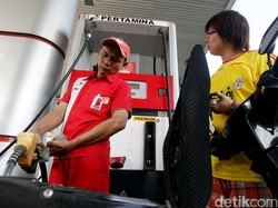 Makin Sedikit Orang yang Pakai BBM Premium