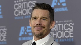 Ethan Hawke Dukung Kristen Stewart dan Patricia Arquette