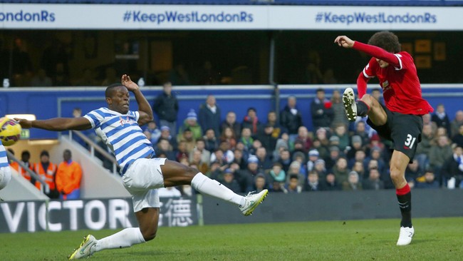 Marouane Fellaini yang baru dimasukkan Louis van Gaal di awal babak kedua berhasil memecah kebuntuan Manchester United lewat golnya pada menit ke-58.