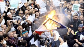 Protes Charlie Hebdo, Demonstran Aljazair Bentrok