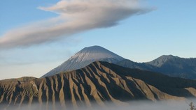 Aktivitas Pendakian Bromo dan Semeru Sementara Ditiadakan