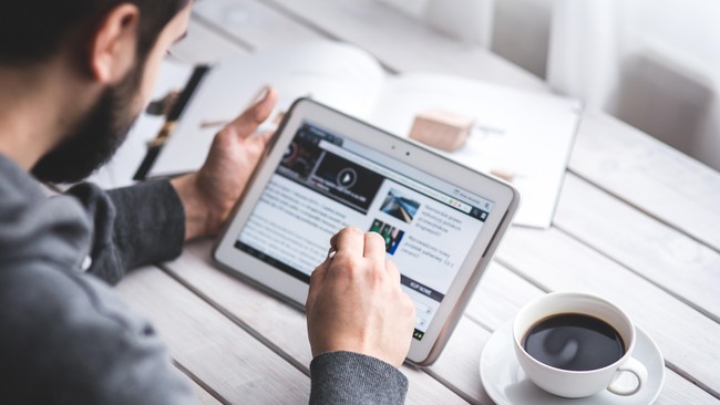 Sementara ini fitur penghapusan otomatis 15 menit riwayat pencarian hanya tersedia di aplikasi Google di perangkat iOS.
