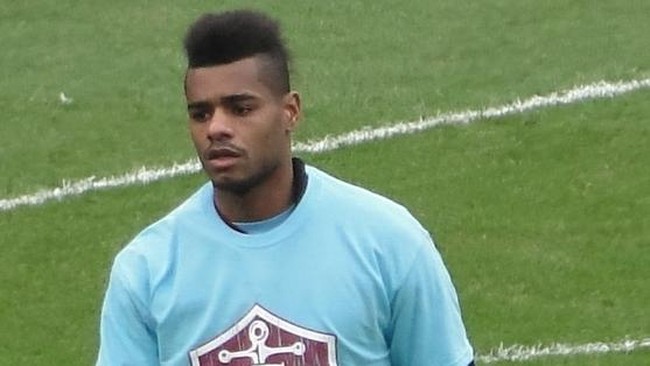 Bergabung sejak tahun 2012, Vaz Te sempat membawa West Ham melaju ke Liga Inggris. Keputusan mundurnya adalah kesepakatan bersama dengan tim.