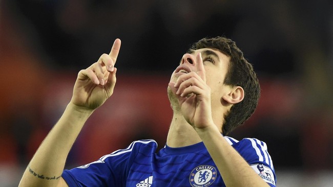 Bintang Chelsea, Oscar, terpaksa menghapus salah satu foto yang diungguhnya melalui Instagram pada Desember 2014 karena mendapat banyak kritikan dari fans.