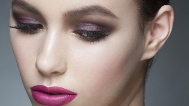 Para perempuan, Anda tak perlu takut kesiangan lagi dan pergi ke kantor tanpa dandan yang cantik. Ikuti tipsnya.