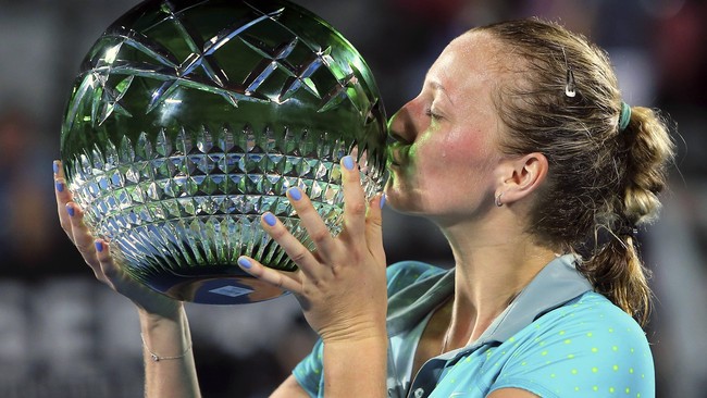 Juara Wimbledon 2011 dan 2014, Petra Kvitova jadi korban perampokan di apartemen miliknya. Kvitova bahkan mengalami luka di tangannya.
