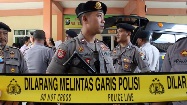 Ledakan terjadi di toilet di lantai dua ITC Depok, polisi menemukan kabel, timer dan baterai serta lakban di dalam kardus tersebut.