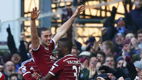 Hajar Hull City, West Ham Geser Posisi Liverpool