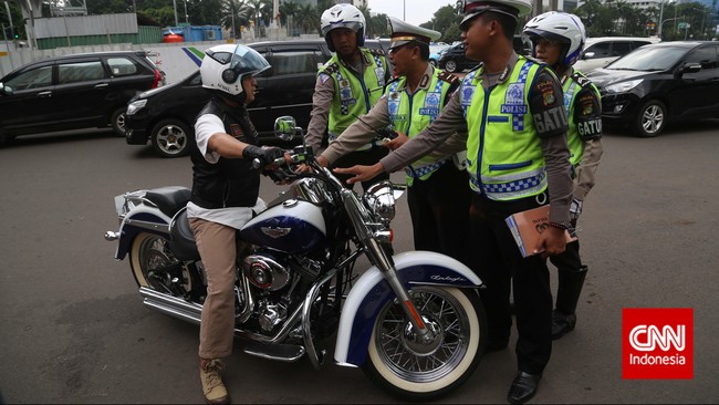 Penjelasan UU tidak menyebut bahwa konvoi moge termasuk dalam "pengguna jalan yang punya hak utama”.