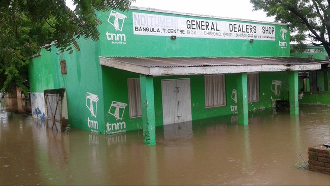 Sekitar 200 ribu warga Malawi terpaksa mengungsi karena banjir menerjang setinggi enam meter pada Sabtu (17/1). Pasokan air bersih dan makanan terputus.