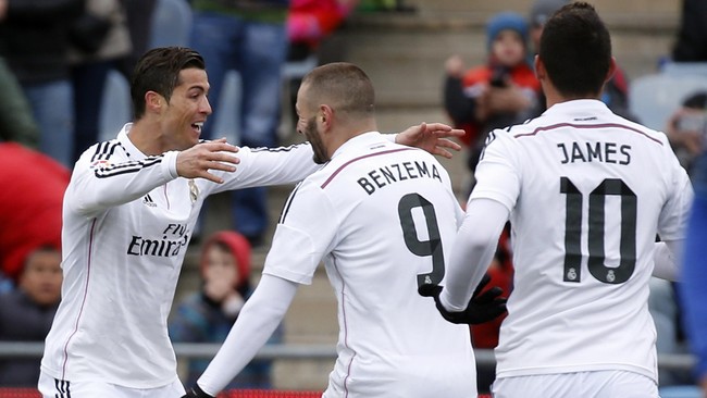 Cristiano Ronaldo bersuka cita lantaran akan merumput bersama Karim Benzema dan James Rodriguez saat Real Madrid berhadapan dengan Real Betis, Sabtu (29/8).