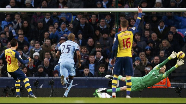 Penguasaan bola lebih banyak dilakukan Manchester City, namun juara bertahan Liga Primer Inggris itu kesulitan membongkar ketatnya pertahanan Arsenal.