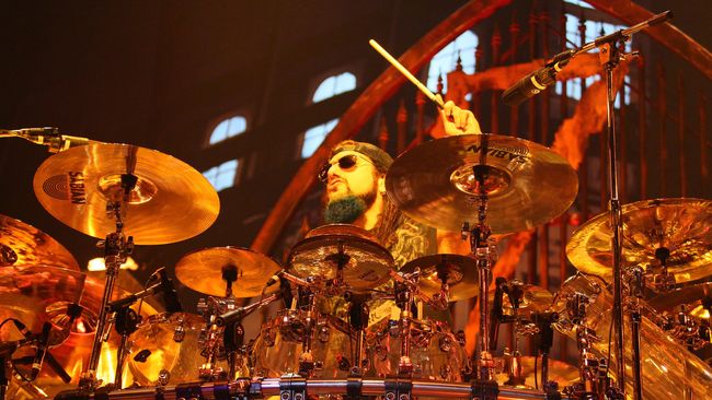Sedikitnya ada empat aspek dasar bermain drum, dari tempo, groove, teknik bermain dan song knowledge.