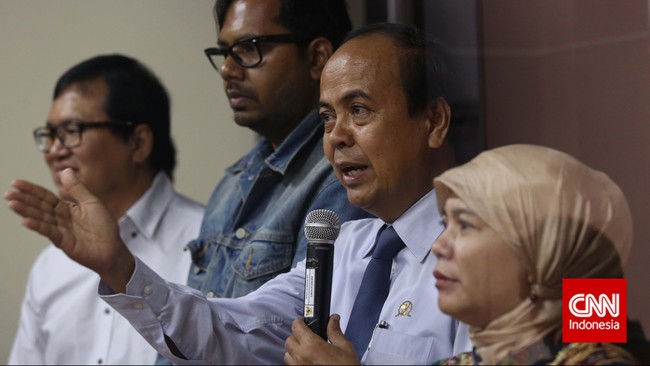 KontraS-Imparsial menyoroti keanehan kebijakan RI. Menolak TKI dihukum mati di luar negeri, tapi menerapkan hukuman mati ke warga asing di dalam negeri.