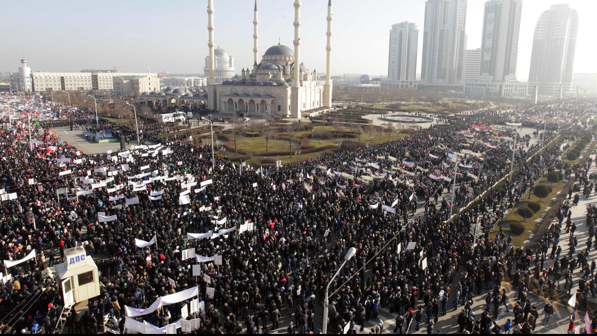 Lautan Manusia pada Protes Kartun Nabi di Chechnya