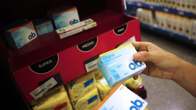 Ditengarai akibat ketatnya regulasi impor Argentina, para wanita di negara itu kini sulit mendapatkan tampon favoritnya.