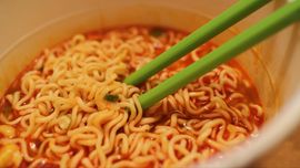 Bahaya Mi Instan untuk Kaum Perempuan