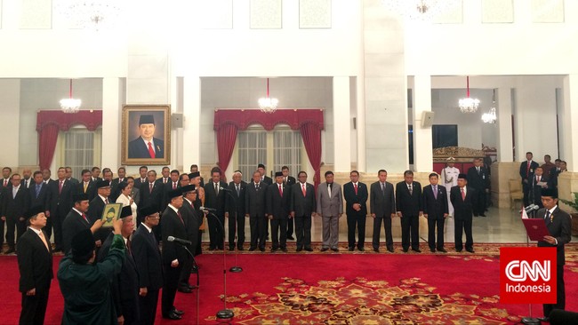 Enam dari 9 anggota Dewan Pertimbangan Presiden berasal dari partai. Tiga lainnya punya kedekatan dengan Megawati, ketua umum partai tempat Jokowi bernaung.