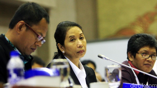 Menteri BUMN Rini Soemarno menyampaikan kebutuhan belanja modal seluruh perusahaan Badan Usaha Milik Negara pada tahun ini mencapai Rp 300 triliun.