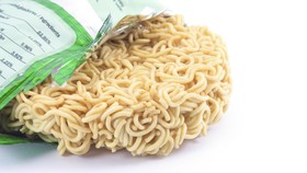 Apa yang Terjadi pada Perut Saat Anda Makan Mi Instan?