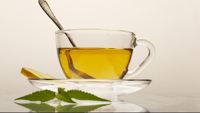 Sebuah senyawa yang disebut sebagai epigallocatechin 3 gallate atau EGCG ditemukan terkandung dalam teh hijau.
