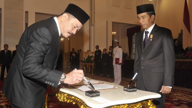 Mantan Staf Khusus Presiden SBY Denny Indrayana menyatakan secara tata negara, Presiden berwenang memilih siapapun menjadi Dewan Pertimbangan Presiden.