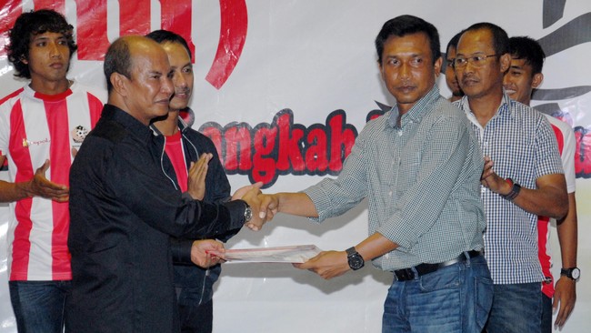 Pelatih Sriwijaya FC Widodo Cahyono Putro mengklarifikasi keributan antara timnya dengan wasit Iwan Sukoco saat bertandang ke PSM Makassar.