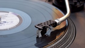Andil Kecil Vinil Mencegah Pembajakan Musik