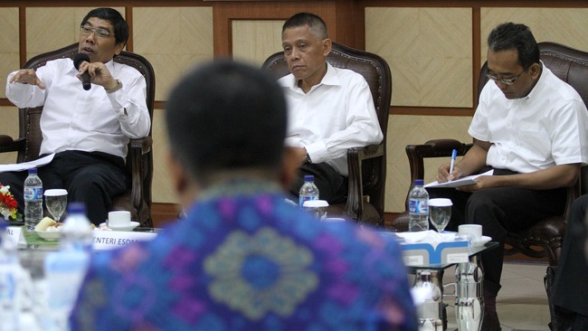 Selama 4,5 tahun dirinya menjabat sebagai Dirjen Ketenagalistrikan, Jarman mengaku belum pernah menerima teror dari manapun.