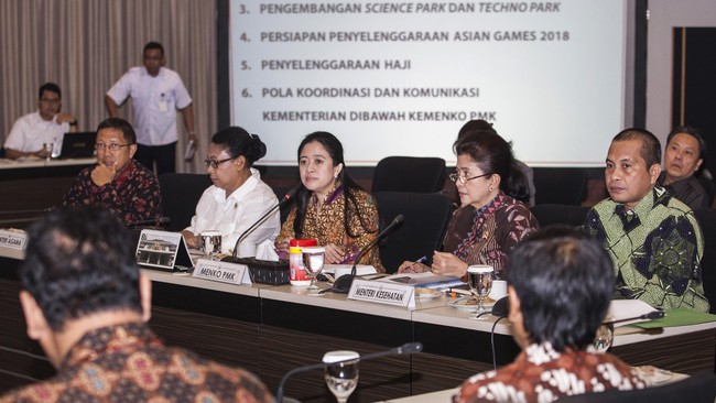 Kebijakan surat edaran yang memperbolehkan poligami dengan syarat dinilai Menteri Pemberdayaan Perempuan dan Perlindungan Anak tidak tepat.