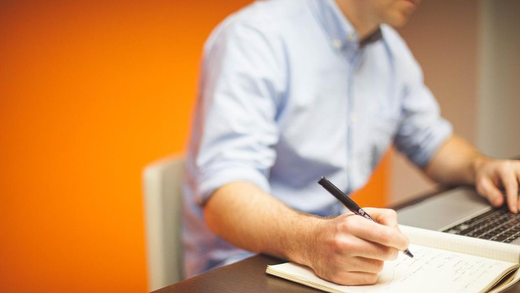 Studi Ungkap Sering Duduk Bisa Tingkatkan Risiko Penyakit Jantung