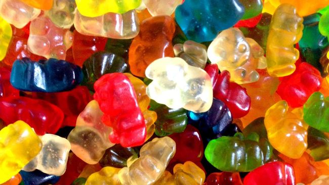 Bahaya permen jelly bisa menyebabkan kematian. Bisa terjadi saat seseorang tersedak permen yang memiliki tekstur kenyal dan lengket ini.