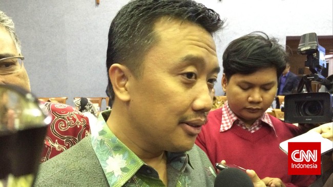 Rapat yang digelar sejak siang hari itu dihentikan sekitar pukul 23.30 WIB. Kemenpora akan hadir kembali pekan depan untuk menyelesaikan rapat.