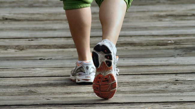 Jalan kaki disebut punya banyak manfaat kesehatan. Apa saja efek sering berjalan kaki?