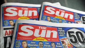 Tabloid The Sun Hilangkan Rubrik Foto Model 'Topless'