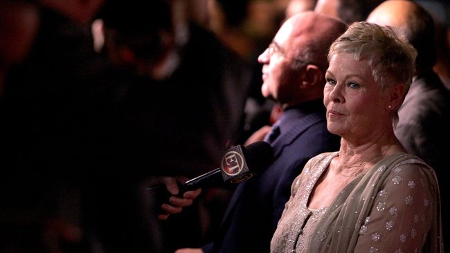 Seiring bertambahnya usia, keinginan menato tubuh biasanya semakin membuncah. Hal ini juga dirasakan oleh aktris lawas Judi Dench.